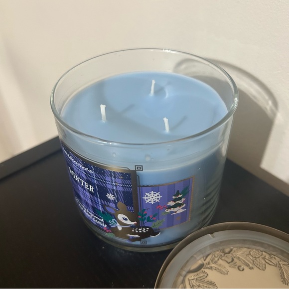 Bath & Body Works Winter 3 Wick Candle - Picture 3 of 3